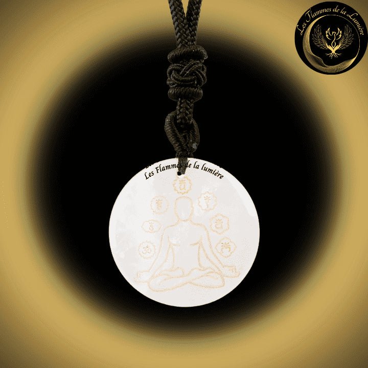Beau Collier Chakra Yoga en Cristal de Roche disponible chez Les Flammes de la LumiĂšre