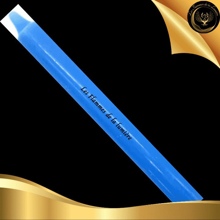Belle et Grande Bougie Bleue Pastel - Teintée dans la Masse - 22cm -8h- Esoterra disponible chez Les Flammes de la LumiÚre