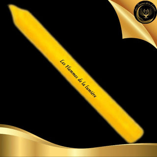 Belle et Grande Bougie Jaune Vif - Teintée dans la Masse - 22cm -8h- Esoterra disponible chez Les Flammes de la LumiÚre