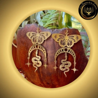 Belles boucles d'oreilles papillon lune et étoiles disponible chez Les Flammes de la LumiÚre