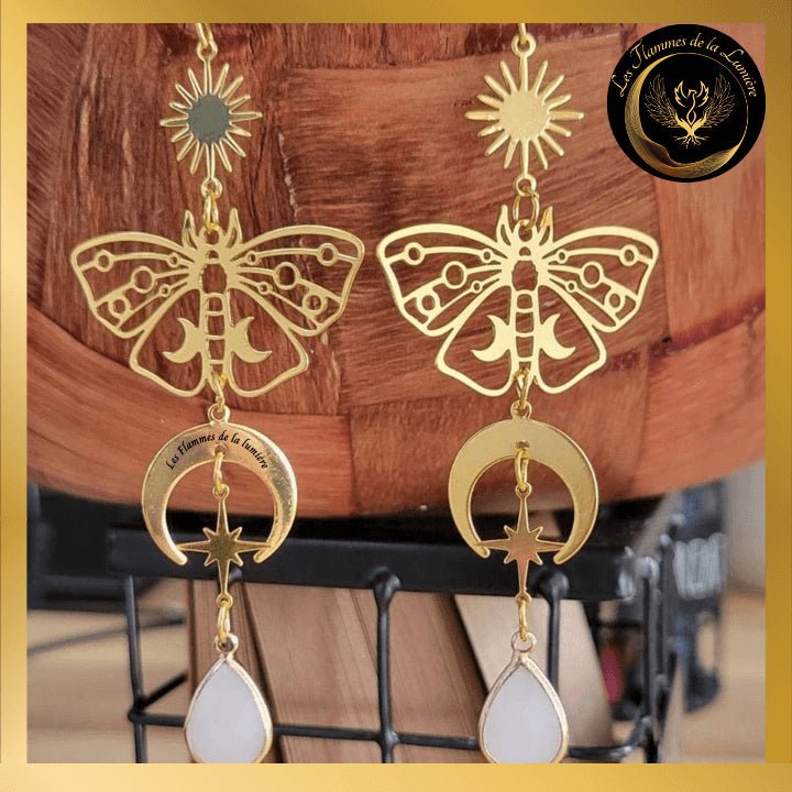 Belles boucles d'oreilles papillon soleil & lune disponible chez Les Flammes de la LumiĂšre