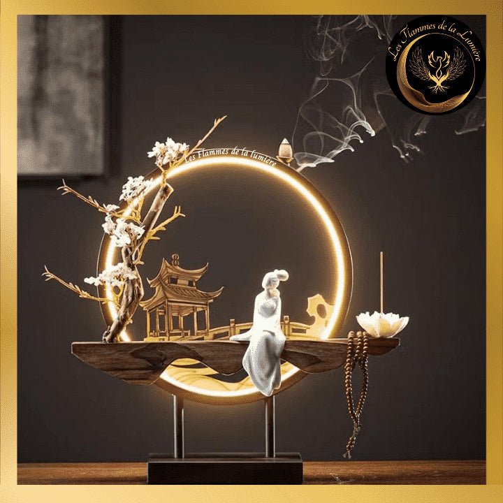 Féérique & Elégant Porte-Encens Japonais lumineux disponible chez Les Flammes de la Lumière