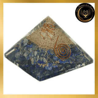 lapis lazuli - Magnifique Pyramide en orgonite - 7,5 cm disponible chez Les Flammes de la LumiĂšre