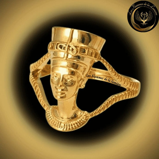 Magnifique bague en Acier Inoxydable avec déesse égyptienne disponible chez Les Flammes de la Lumière
