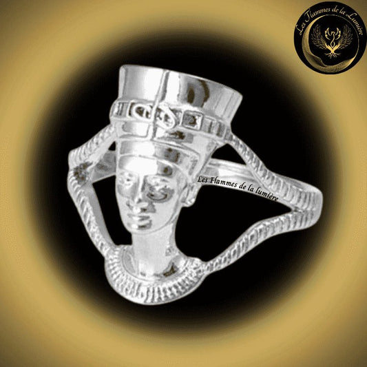 Magnifique bague en Acier Inoxydable avec déesse égyptienne disponible chez Les Flammes de la Lumière