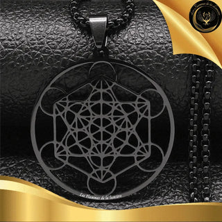 Magnifique collier - Cube de Métatron - acier inoxydable - géométrie sacrée disponible chez Les Flammes de la LumiÚre