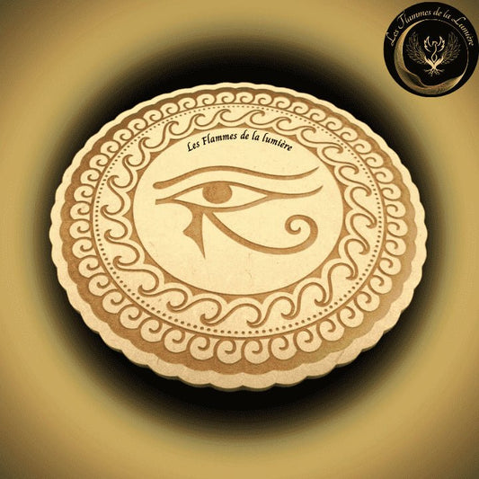 Plaque de Rechargement en bois 15 - 30 cm - Œil d'Horus disponible chez Les Flammes de la Lumière