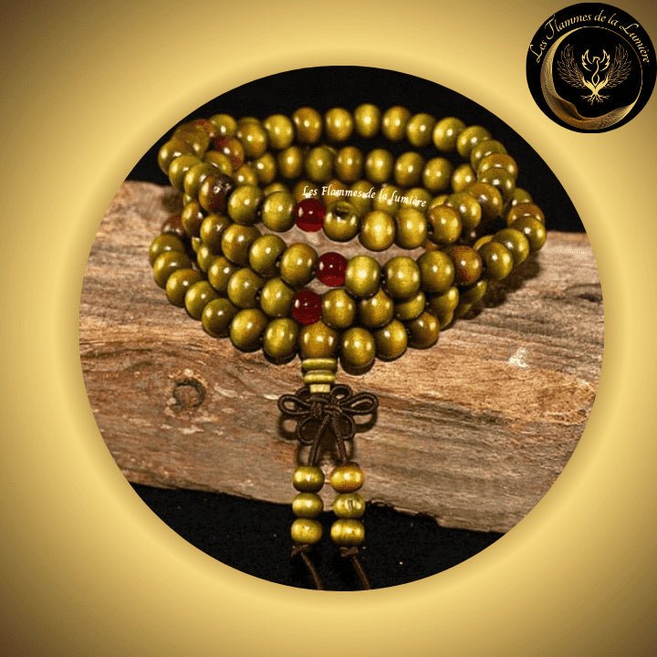 Très beau bracelet Mala Tibétain - Bois de Santal naturel - 108 perles - 8 mm disponible chez Les Flammes de la Lumière