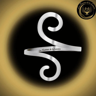 TrĂšs belle bague - Triskel - en acier inoxydable disponible chez Les Flammes de la LumiĂšre