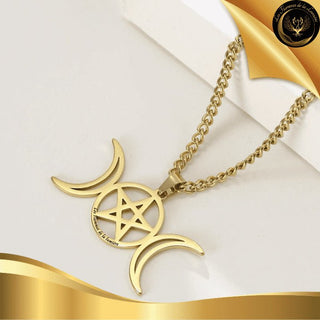 TrĂšs joli collier en acier inoxydable triple lune & pentagramme couleur Or disponible chez Les Flammes de la LumiĂšre