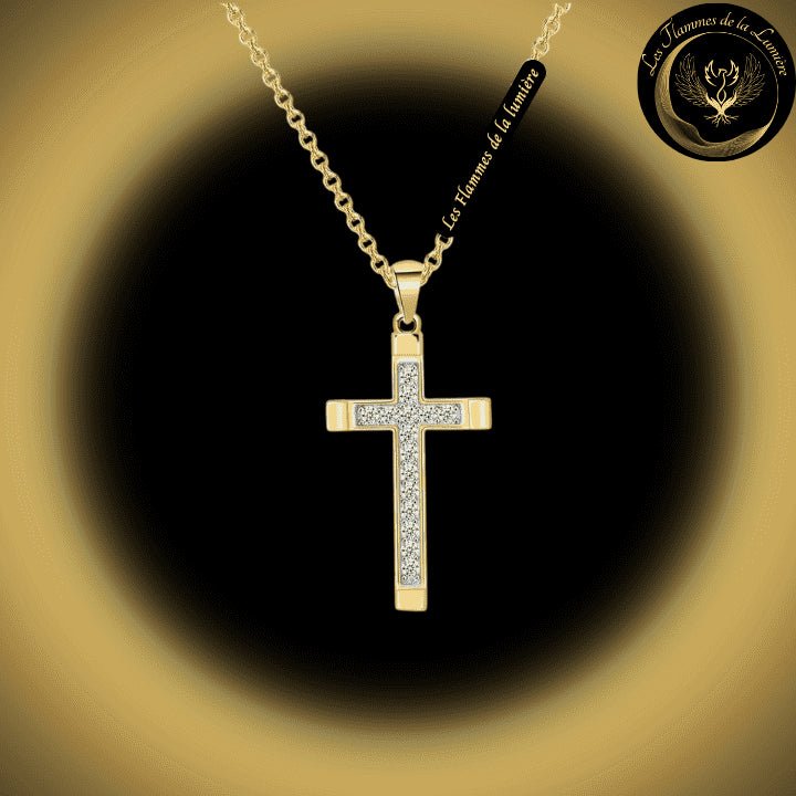 TrĂšs joli collier avec la Croix du Christ disponible chez Les Flammes de la LumiĂšre