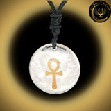 Beau collier en Cristal de Roche avec la Géométrie Sacrée Ankh disponible chez Les Flammes de la Lumière