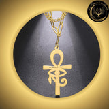 Beau collier Egyptien avec Croix Ankh et Oeil d'Horus - Acier inoxydable disponible chez Les Flammes de la Lumière