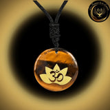 Beau Collier avec la Géométrie Sacrée OM disponible chez Les Flammes de la Lumière