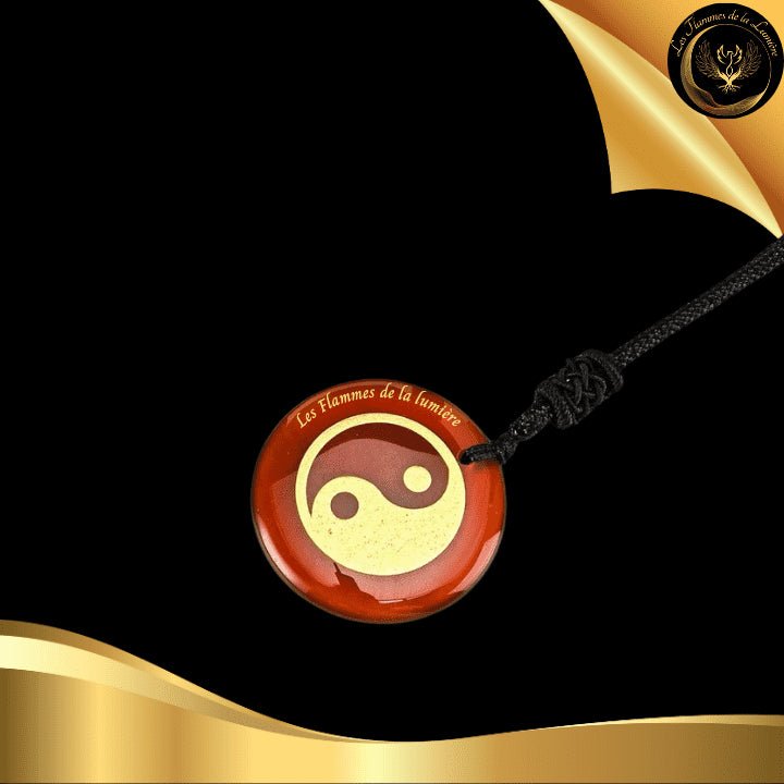 Beau Collier en Jaspe Rouge - Géométrie Sacrée Yin Yang disponible chez Les Flammes de la Lumière