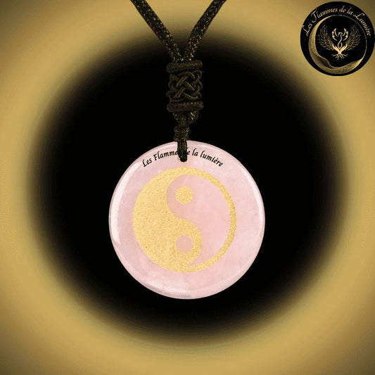 Beau Collier en Quartz Rose - Géométrie Sacrée Yin Yang disponible chez Les Flammes de la Lumière