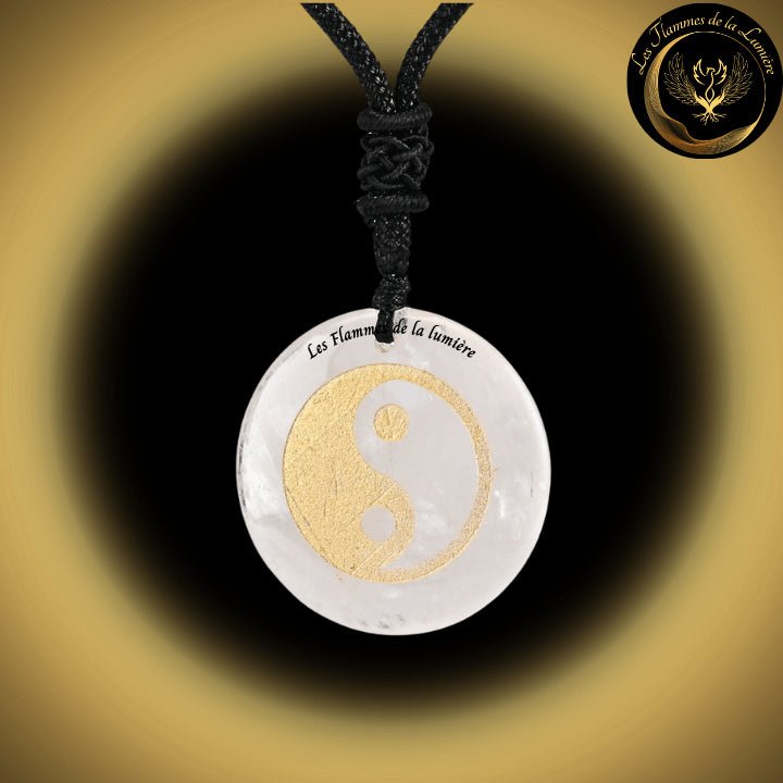 Beau Collier en Cristal de Roche - Géométrie Sacrée Yin Yang disponible chez Les Flammes de la Lumière
