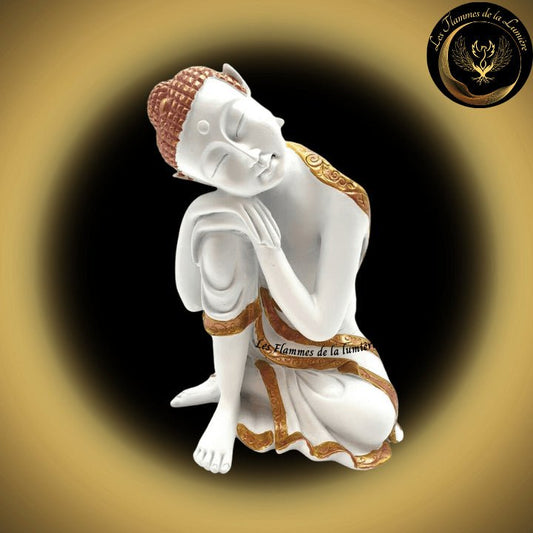 Belle Statue Bouddha penseur blanc - 28cm - disponible chez Les Flammes de la Lumière