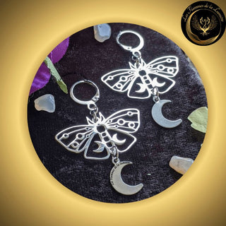 Belles boucles d'oreilles papillon & lune disponible chez Les Flammes de la Lumière
