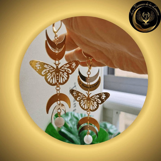 Belles boucles d'oreilles papillon & lunes disponible chez Les Flammes de la Lumière