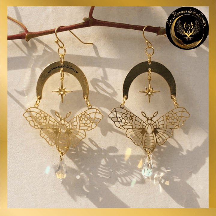 Belles boucles d'oreilles papillon & lune et étoile disponible chez Les Flammes de la Lumière