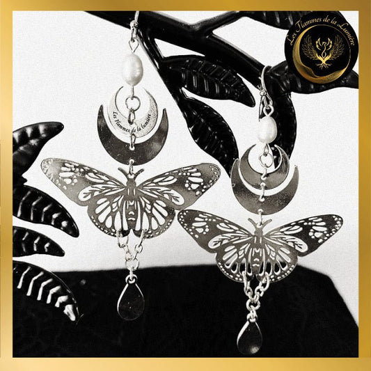 Belles boucles d'oreilles papillon & lunes disponible chez Les Flammes de la Lumière
