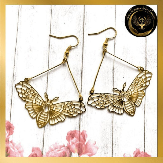 Belles boucles d'oreilles papillon en cuivre disponible chez Les Flammes de la Lumière