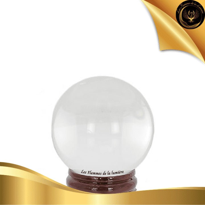 Boule de Cristal avec socle en bois 5 ou 8 cm disponible chez Les Flammes de la Lumière