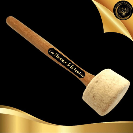 Gong Tibétain en Bois avec Feutrine pour bol Chantant - 24cm disponible chez Les Flammes de la Lumière