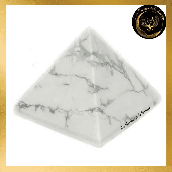 Howlite - Très belle Pyramide de 5 cm disponible chez Les Flammes de la Lumière