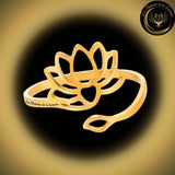 Jolie bague ajustable en acier inoxydable - Lotus disponible chez Les Flammes de la Lumière
