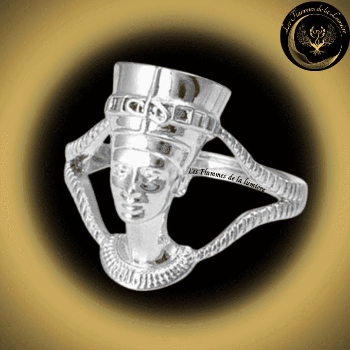 Magnifique bague en Acier Inoxydable avec déesse égyptienne disponible chez Les Flammes de la Lumière