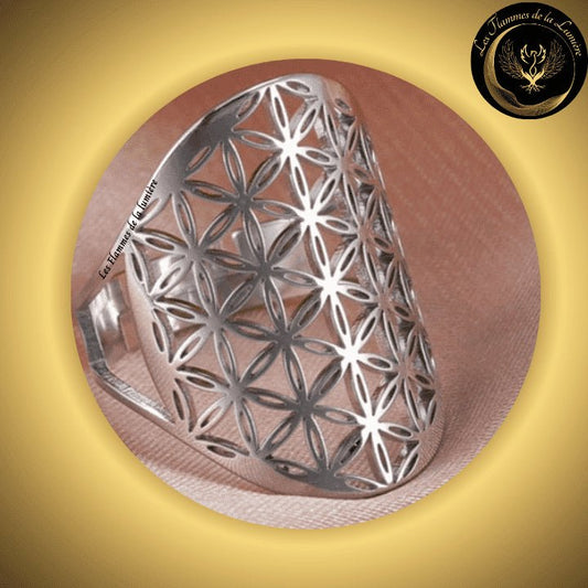 Magnifique Bague ajustable - Fleur de vie - acier inoxydable - géométrie sacrée disponible chez Les Flammes de la Lumière