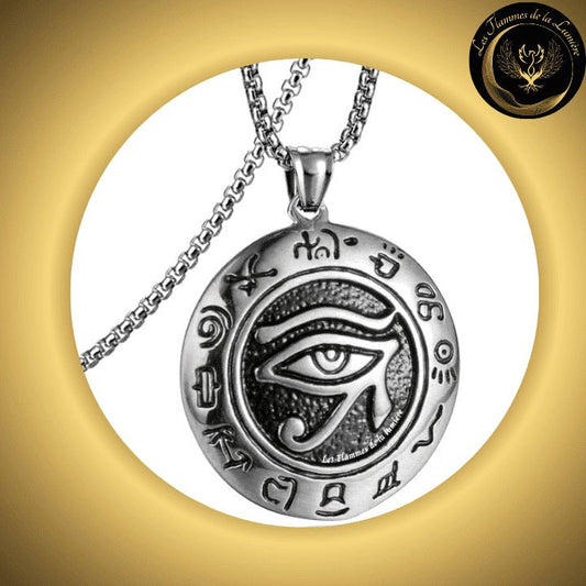 Magnifique Collier avec Oeil d'Horus disponible chez Les Flammes de la Lumière