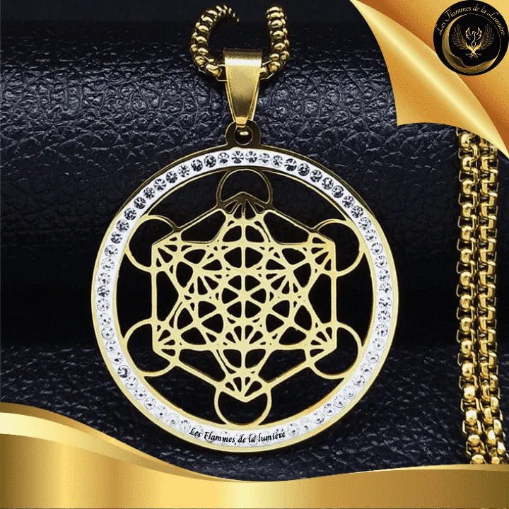 Magnifique collier - Cube de Métatron - acier inoxydable - géométrie sacrée disponible chez Les Flammes de la Lumière