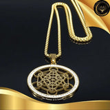 Magnifique collier - Cube de Métatron - acier inoxydable - géométrie sacrée disponible chez Les Flammes de la Lumière