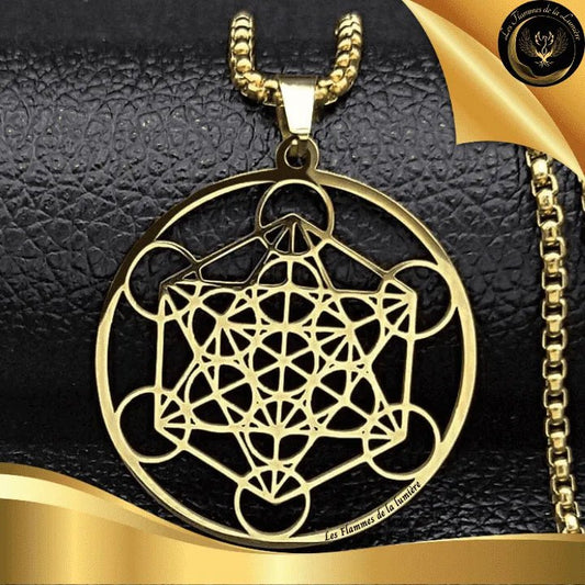 Magnifique collier - Cube de Métatron - acier inoxydable - géométrie sacrée disponible chez Les Flammes de la Lumière