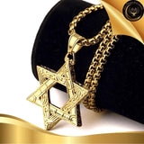 Magnifique collier en acier inoxydable 316L avec l'étoile de David disponible chez Les Flammes de la Lumière