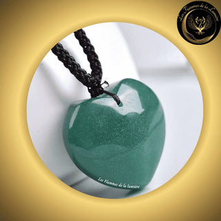 Aventurine - Magnifique collier - Pendentif en coeur disponible chez Les Flammes de la Lumière