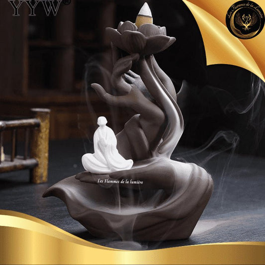 Magnifique Fontaine à encens en céramique - Bouddha disponible chez Les Flammes de la Lumière