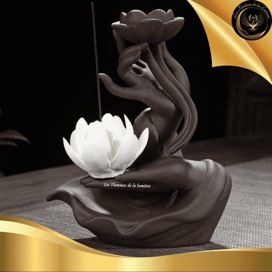 Magnifique Fontaine à encens en céramique - Lotus disponible chez Les Flammes de la Lumière
