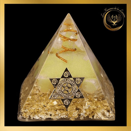 Agate jaune - Magnifique Pyramide en orgonite - 5 à 8 cm disponible chez Les Flammes de la Lumière