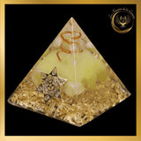 Agate jaune - Magnifique Pyramide en orgonite - 5 à 8 cm disponible chez Les Flammes de la Lumière