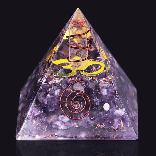 Améthyste - Magnifique Pyramide en orgonite - OM - 5 à 8 cm disponible chez Les Flammes de la Lumière