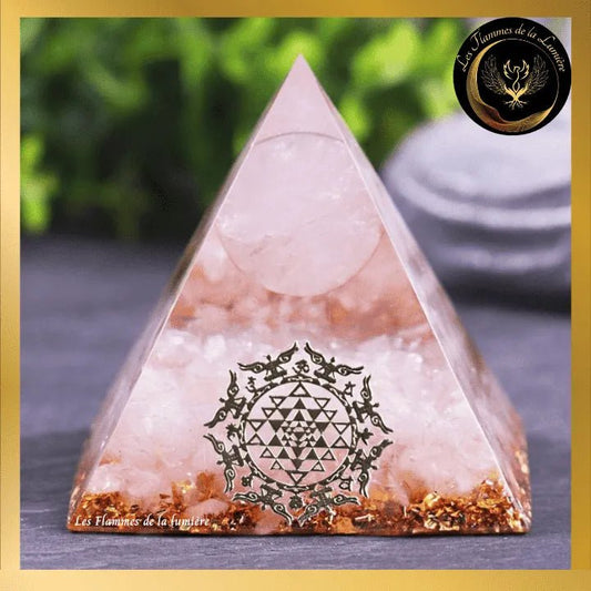 Quartz Rose - Magnifique Pyramide en orgonite - Sri Yantra - 6 ou 8 cm disponible chez Les Flammes de la Lumière