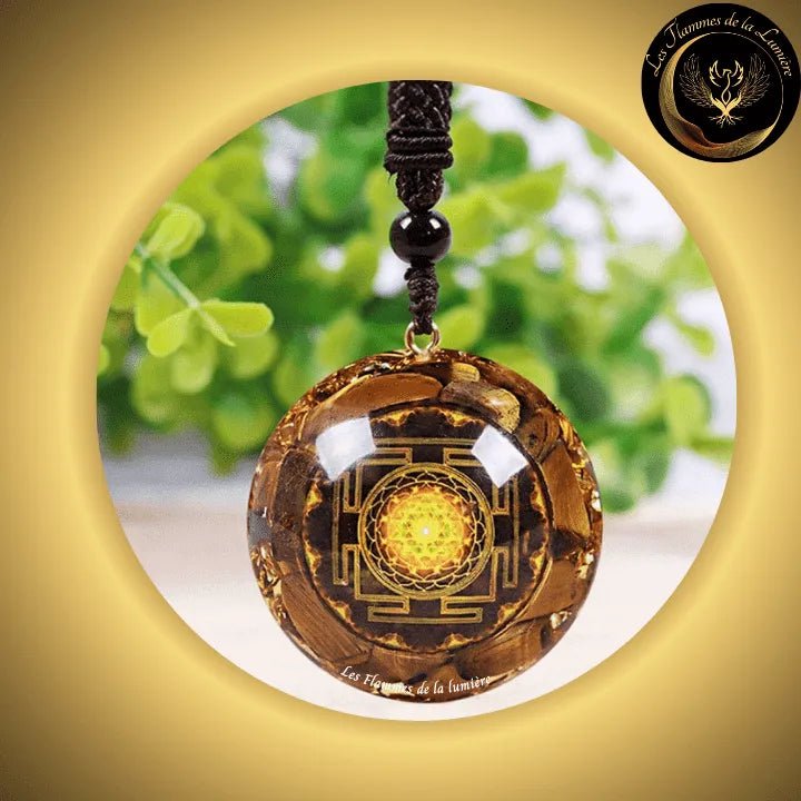 Oeil de Tigre - Beau Collier - pendentif orgone - Sri Yantra - Géométrie Sacrée disponible chez Les Flammes de la Lumière