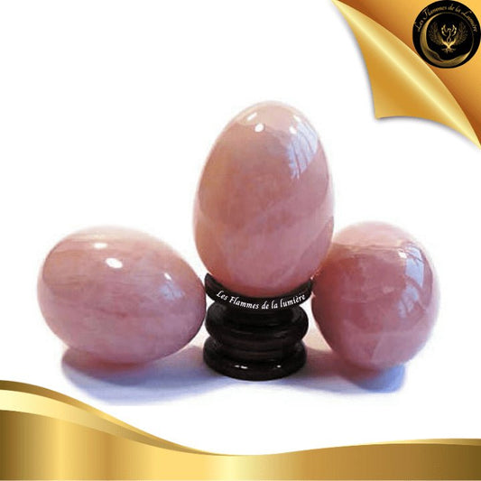 Oeuf en Quartz Rose avec socle en bois de 5 cm disponible chez Les Flammes de la Lumière