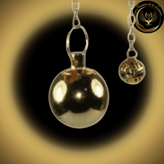 Pendule boule en métal doré - Avec Témoin disponible chez Les Flammes de la Lumière