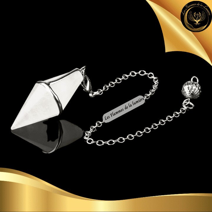 Pendule cône en Cristal de Roche disponible chez Les Flammes de la Lumière