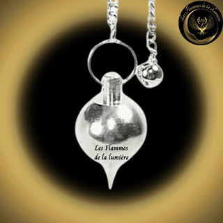 Pendule goutte Luzi en Métal argenté disponible chez Les Flammes de la Lumière